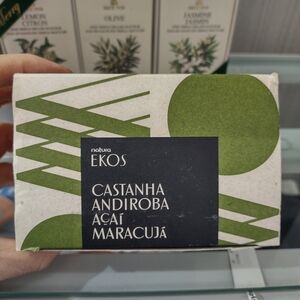 Gift Art deco Ekos Castanha Andiroba Açaí Maracujá Soap - Green and White.